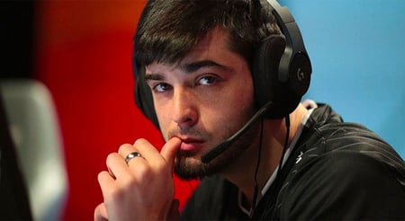 Shox searching for new CS:GO team after leaving Apeks