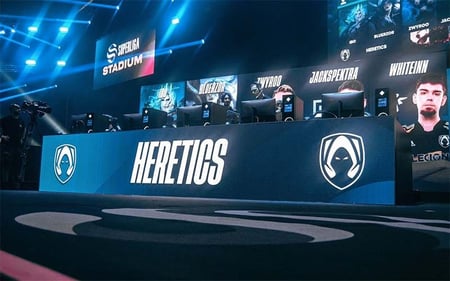 Team Heretics denies it owes former play Foxie money