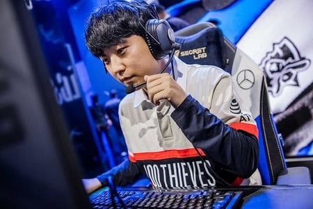 Legendary League of Legends top-laner retires