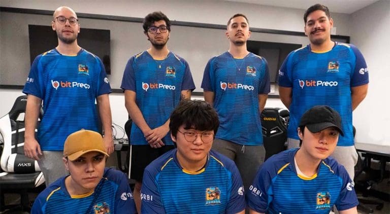 Rensga ax four from LoL squad
