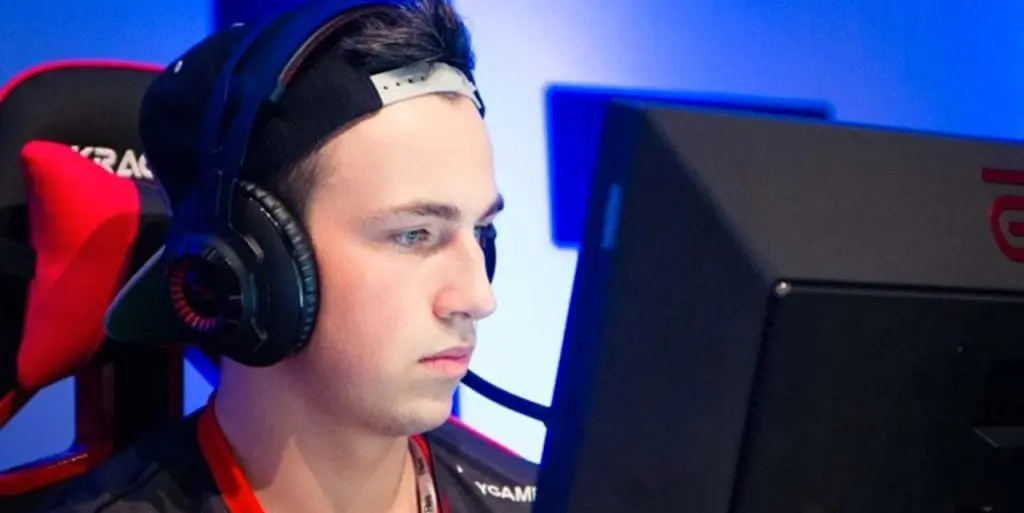 Astralis looking to build six-man CS:GO roster with es3tag