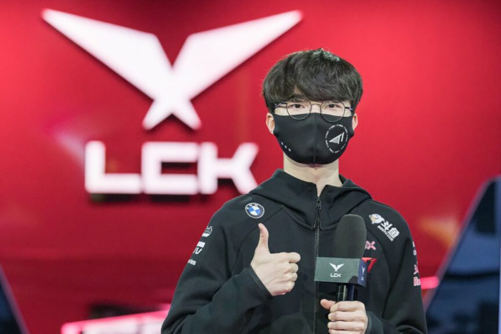 T1's midlaner Lee “Faker” Sang-hyeok has attained a huge milestone of 500 wins, making him the first player in the entire region to reach the mark. He clinched his 500th win at the League of Legends Champions Korea 2022 Summer Split in T1's first outing of week 4 against Gen.G. This achievement adds to Faker’s already illustrious career in the esports scene.